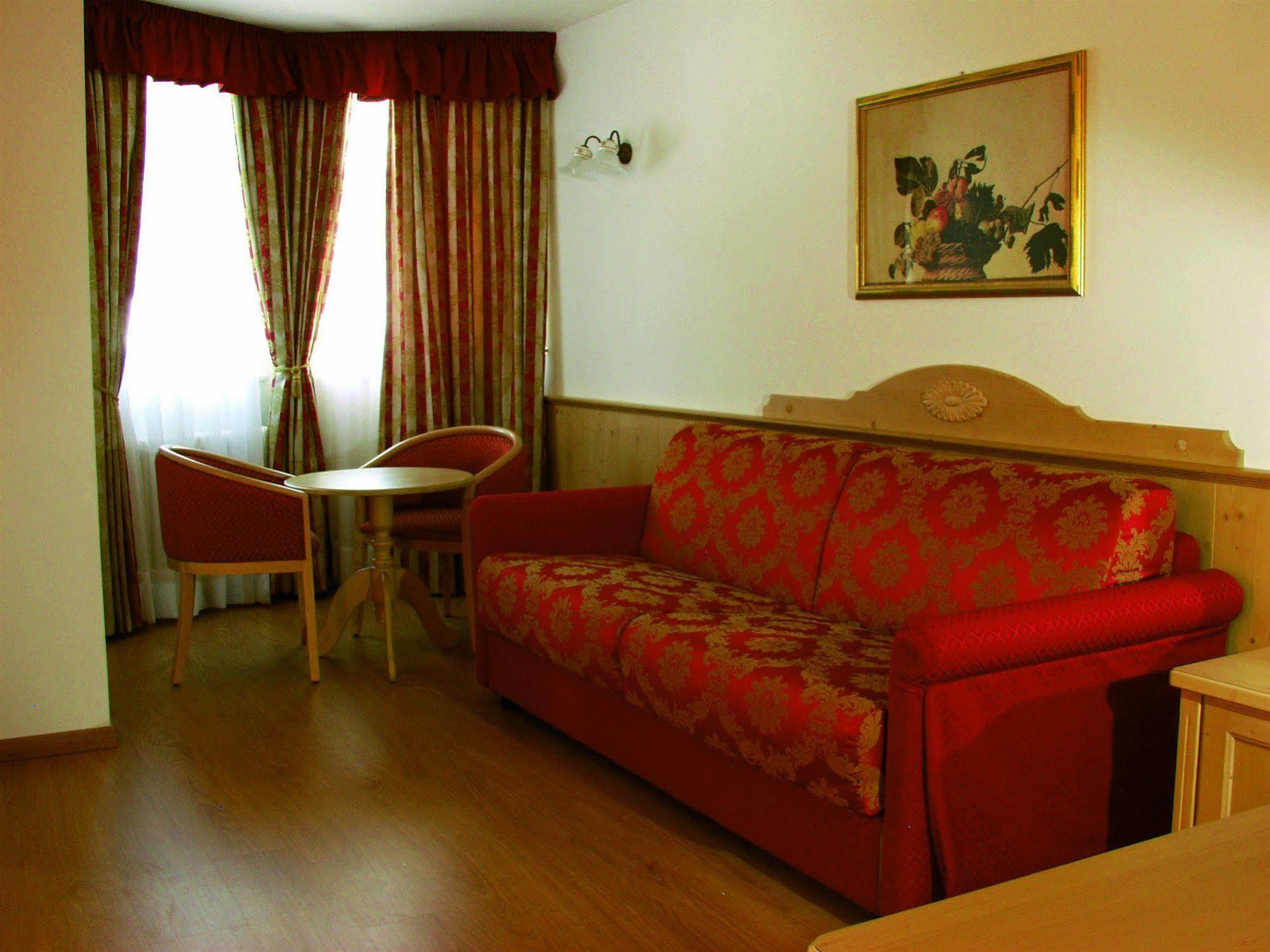 Residence Pez Gajard San Martino Di Castrozza Bagian luar foto