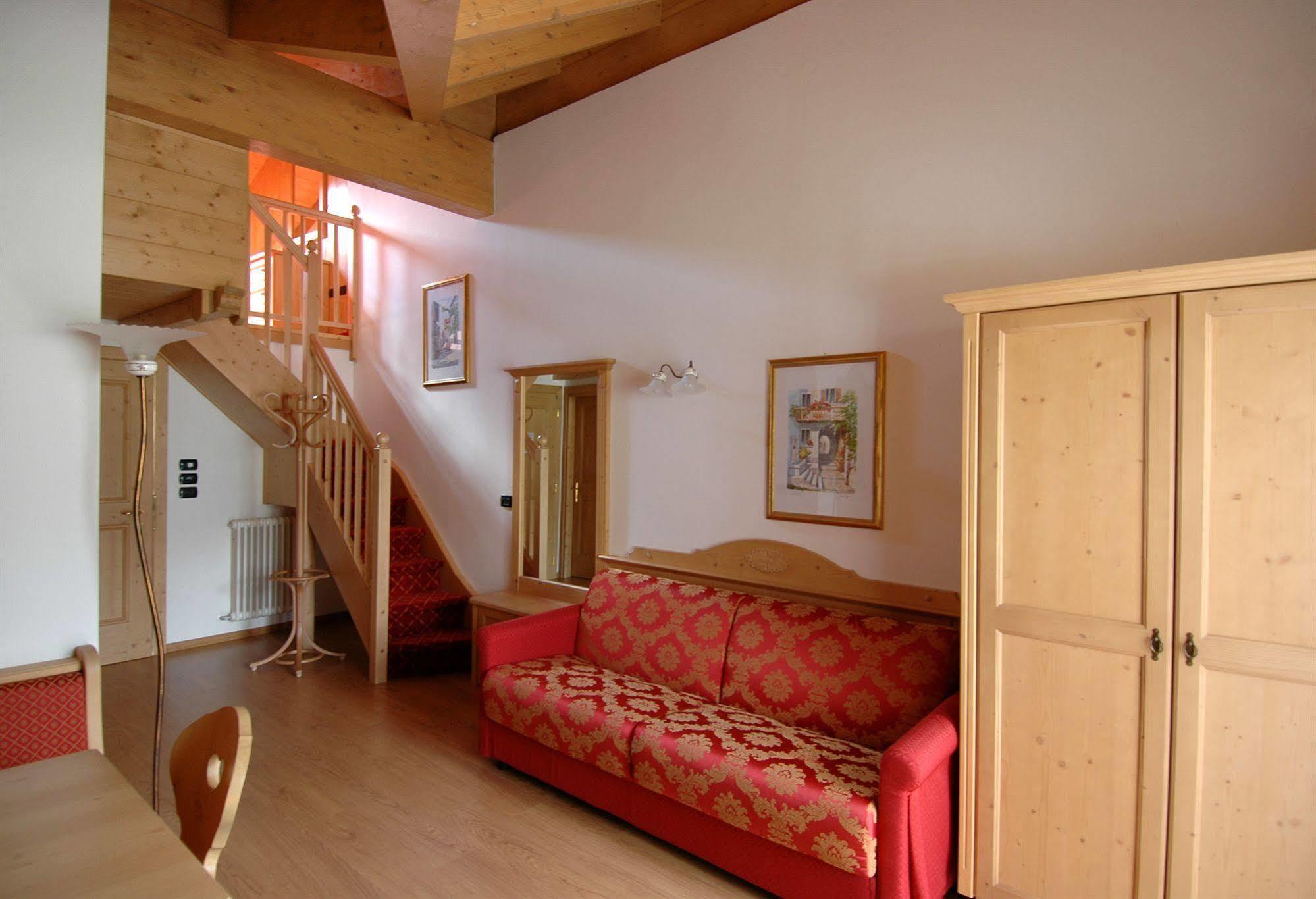 Residence Pez Gajard San Martino Di Castrozza Bagian luar foto